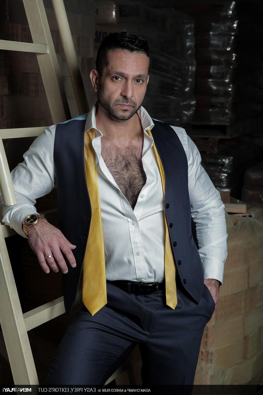 20P Homens gays musculosos Adam Champ e Marco Rubi desfrutam de sexo anal estilo cachorrinho