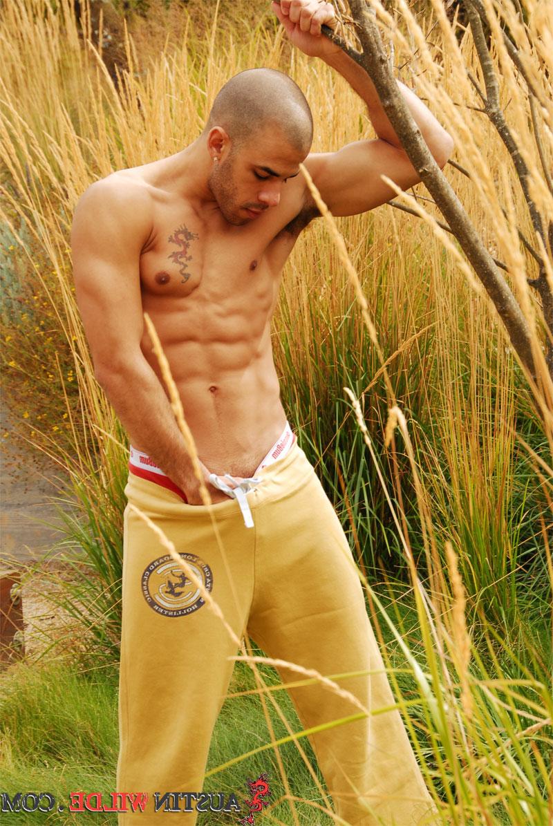 20P Bald gay with hot abs pulls out his huge dick in solo outdoor action