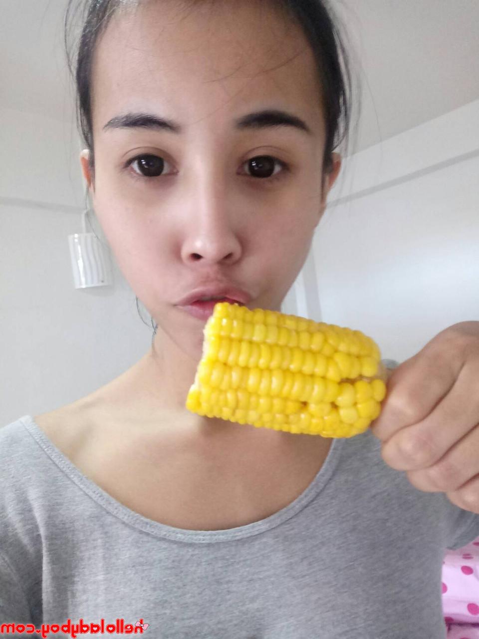 20P Hello Ladyboy 