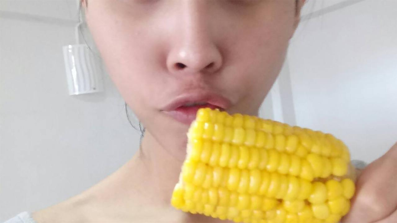 20P Hello Ladyboy 