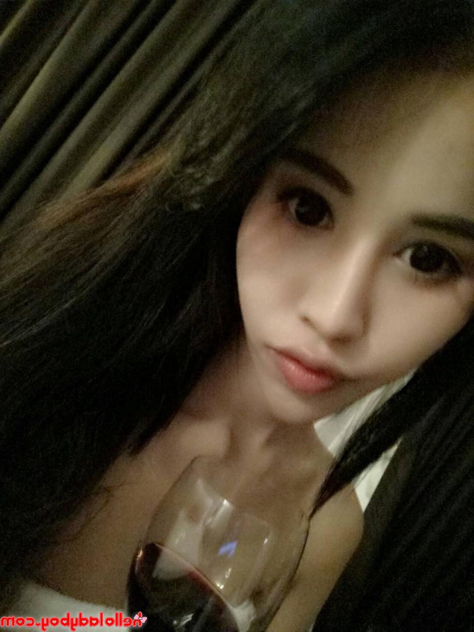 20P Hello Ladyboy 