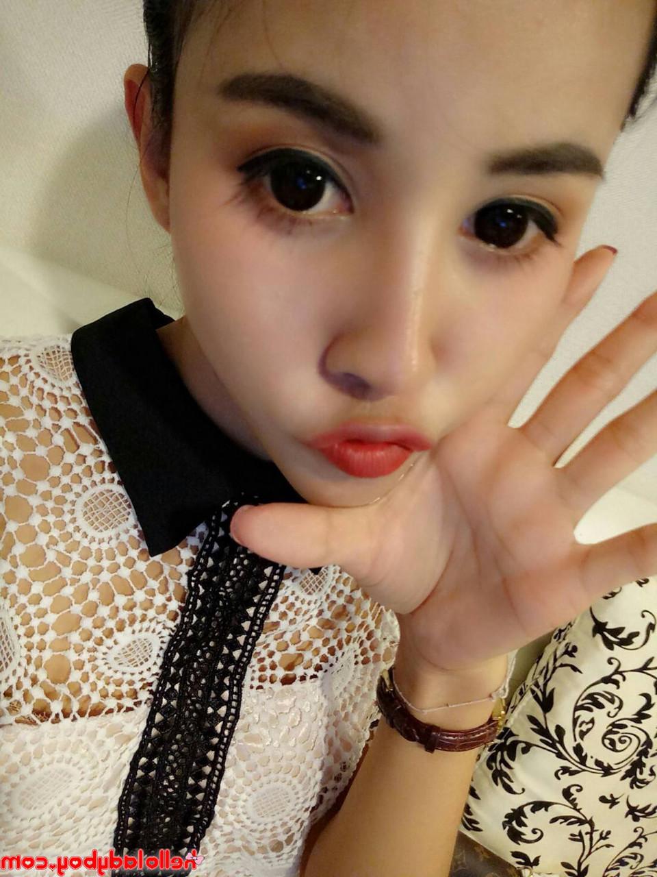 20P Hello Ladyboy 