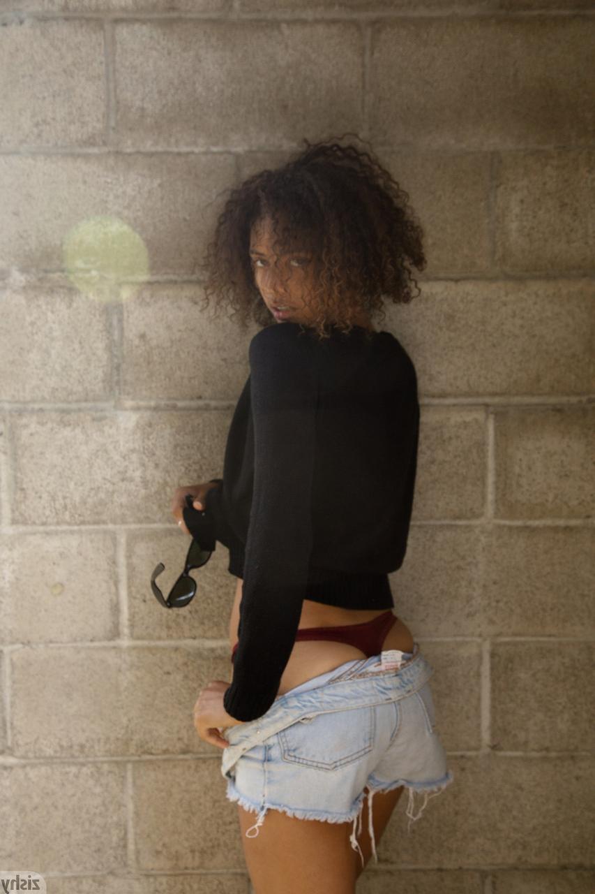 13P Babe Desiree Jacobsen poses in her jean shorts & flashes her panties in public