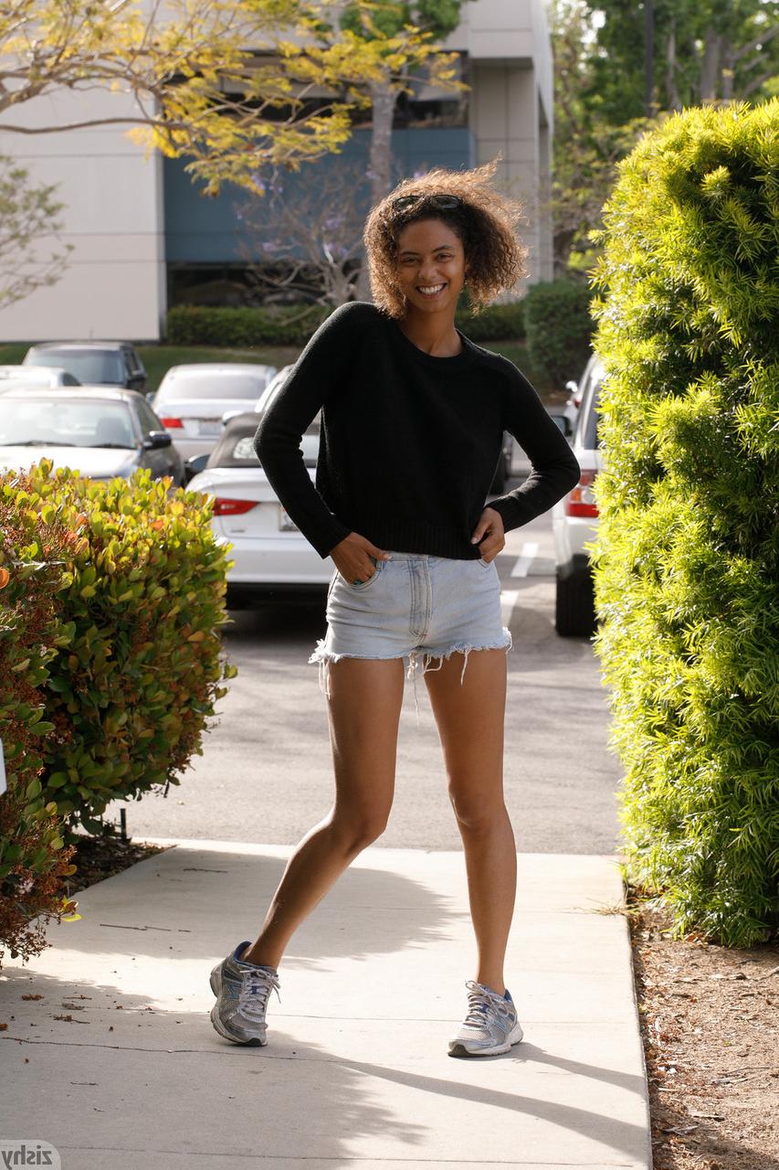 13P Babe Desiree Jacobsen poses in her jean shorts & flashes her panties in public