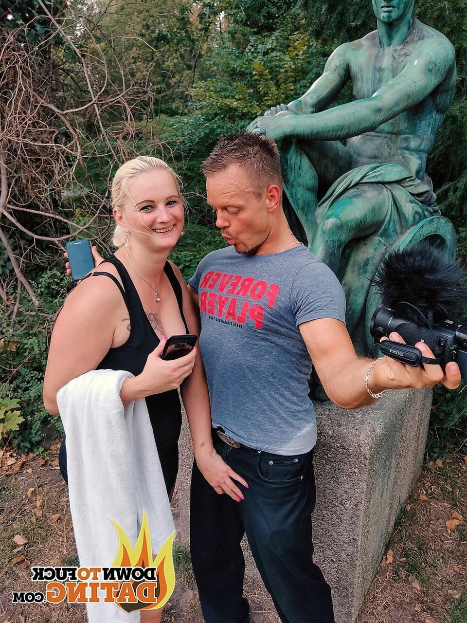20P Kinky blonde with a bubble ass Mia Bitcch gets banged hard in the back yard