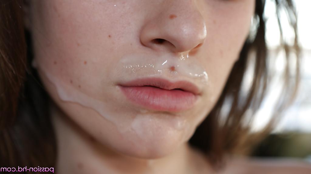 16P A gata elegante Lacey Channing fica com a buceta abalroada com um pau e gosta de um tratamento facial