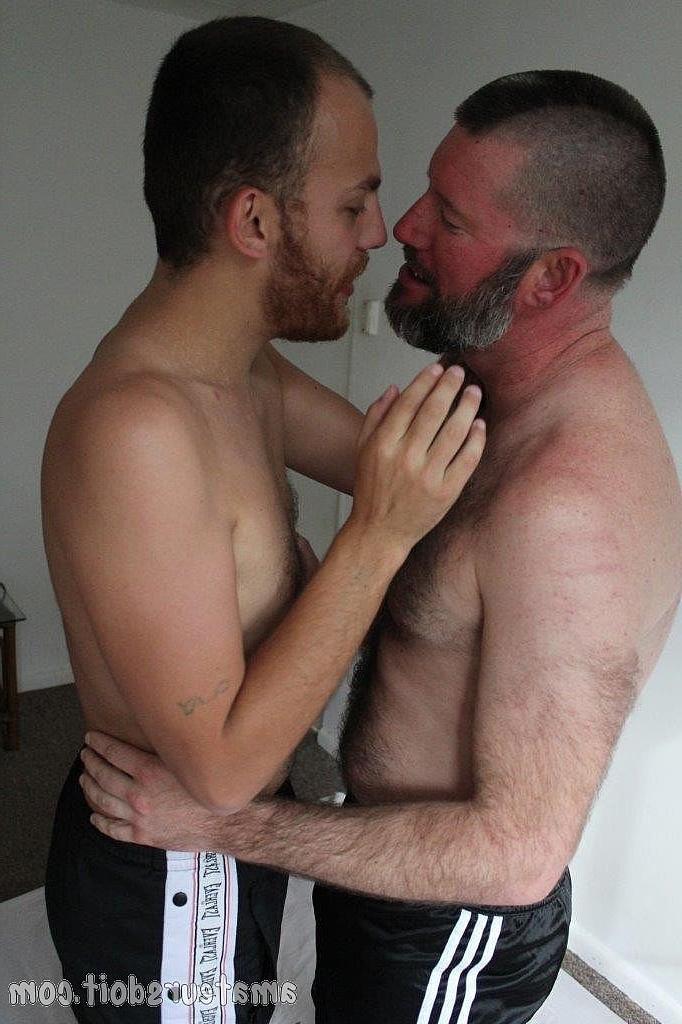 20P Los hombres gay Alex Cornhole y Clay Dirt tienen una ardiente sesión oral