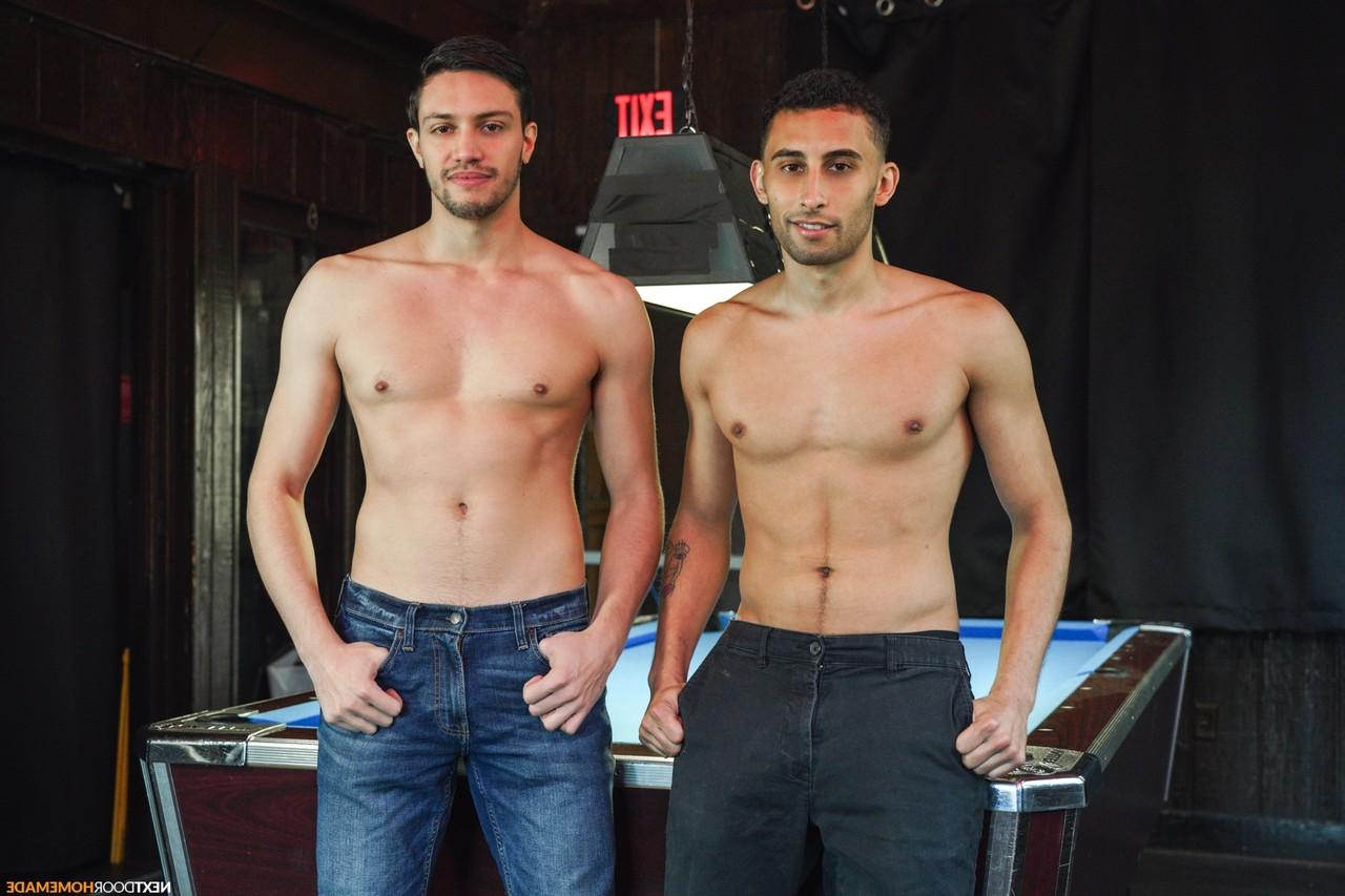 20P Damien White, Matt Heron e Luca Luv foda anal em uma mesa de sinuca gay 3some