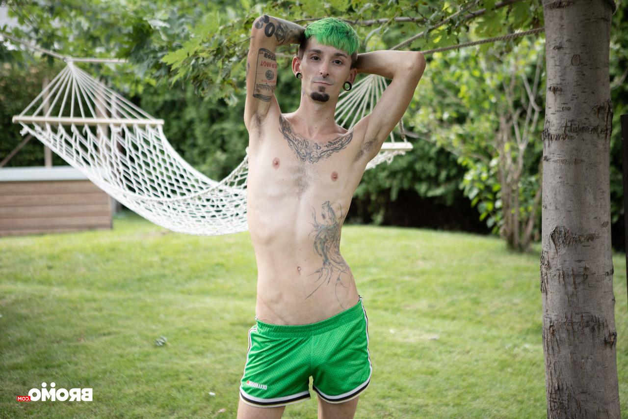 18P Men Com Bo Sinn, Charlie Willinsky