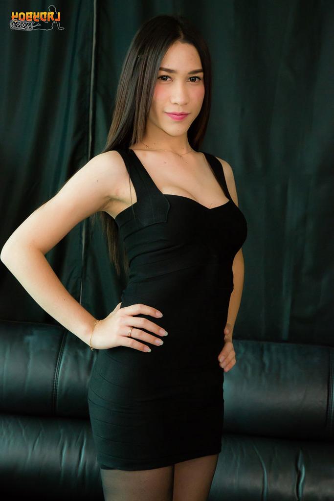 15P Ladyboy XXX realizada por Patty Naked Pictures
