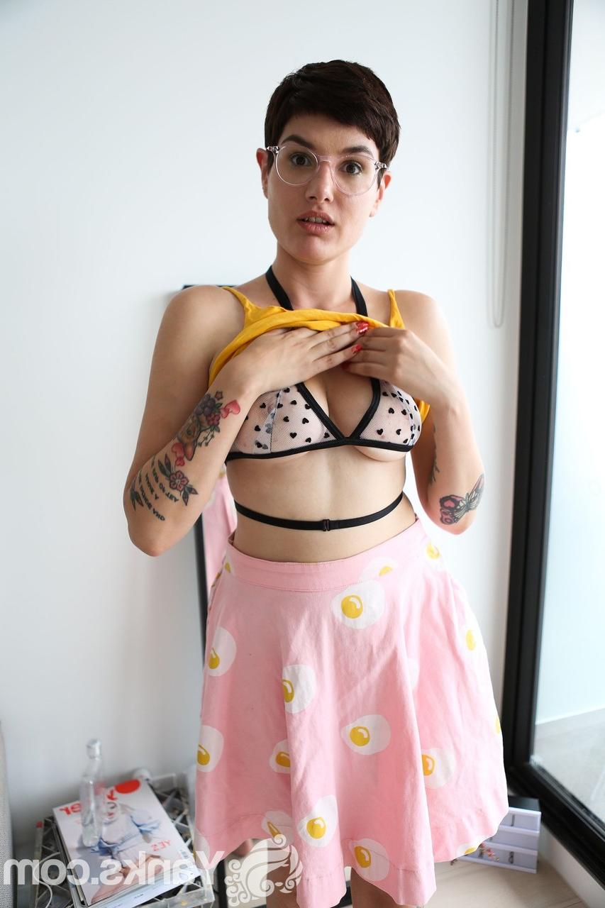 17P Nerdy girl next door Peachy in glasses bares her tall natural body & spreads