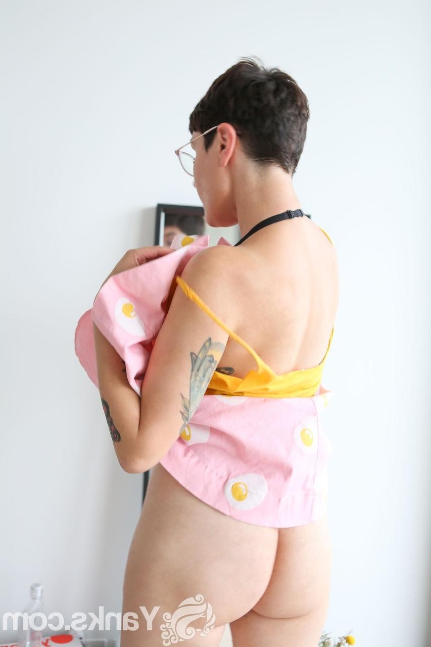 17P Nerdy girl next door Peachy in glasses bares her tall natural body & spreads