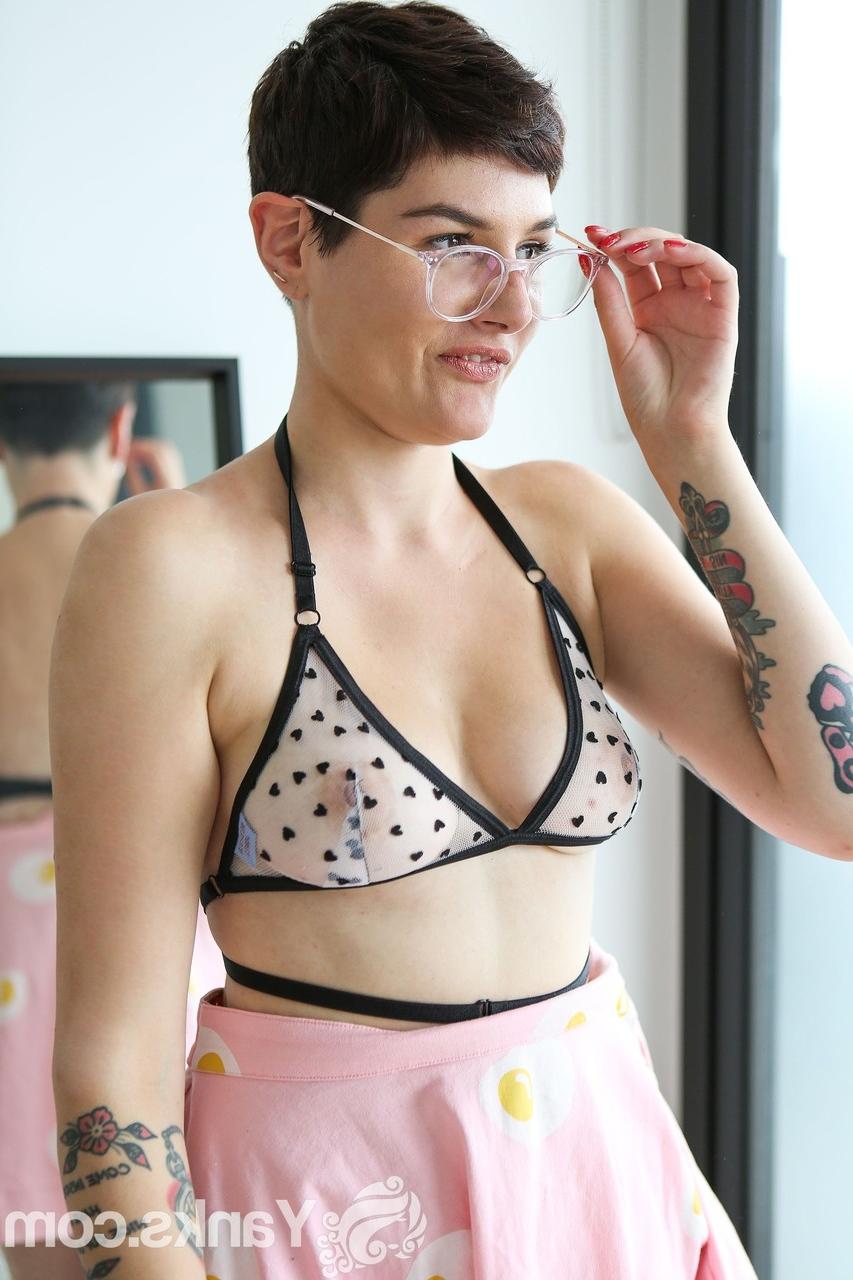 17P Nerdy girl next door Peachy in glasses bares her tall natural body & spreads