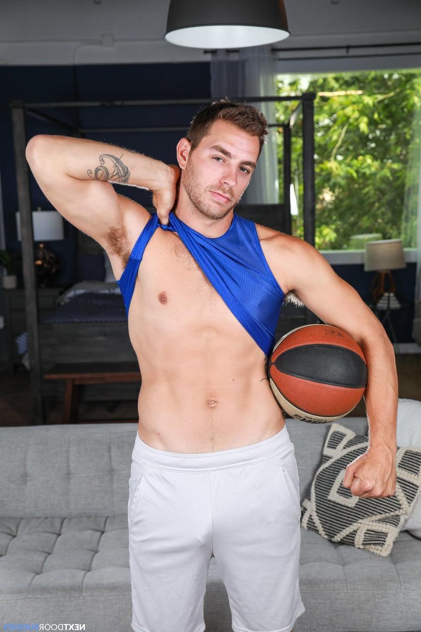 20P Gays musculosos Carter Woods e Elliot Finn andam no pau um do outro
