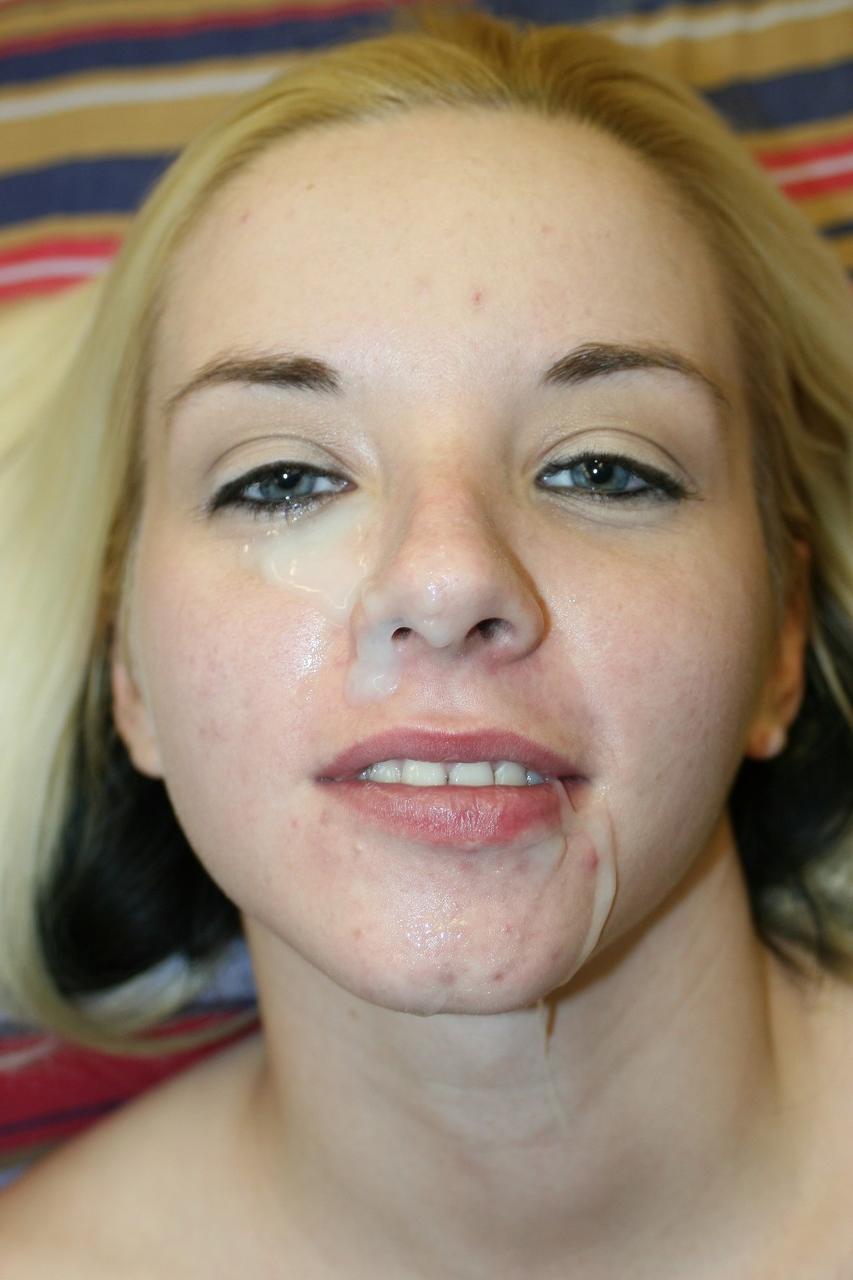 11P Blonde Amateurin zeigt ihre cremige rosa Muschi und einen Cumshot ins Gesicht aus nächster Nähe