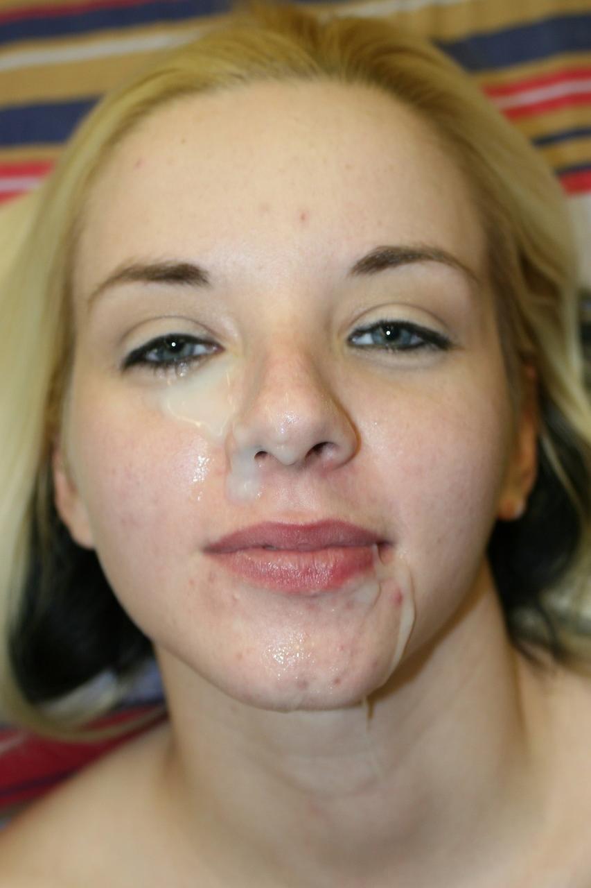 11P Blonde Amateurin zeigt ihre cremige rosa Muschi und einen Cumshot ins Gesicht aus nächster Nähe
