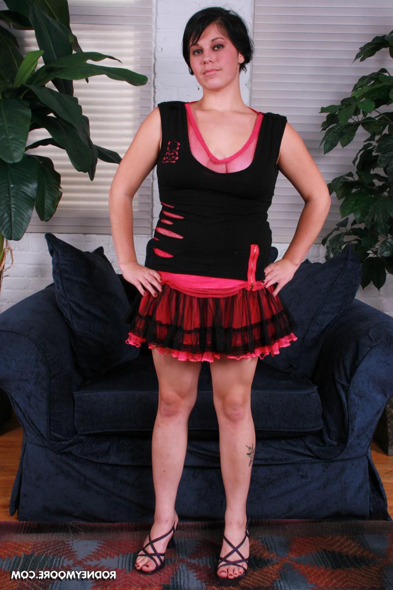 20P A gordinha amadora Chloe Clover termina um strip-tease quente com um boquete POV