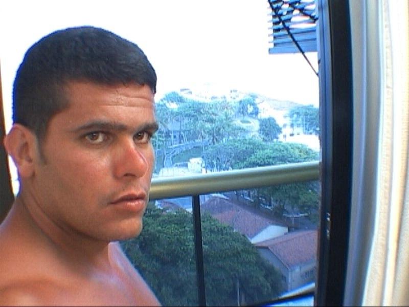 20P Latina safada Freddie Perins fica gozada na boca depois de foder forte