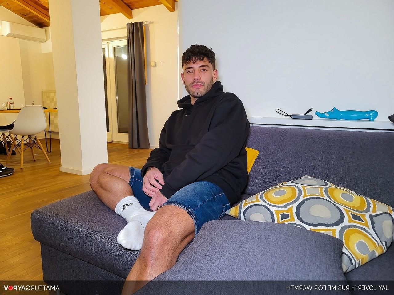 20P Sexy com tinta gay Bastian Karim dá um belo boquete antes do sexo anal POV