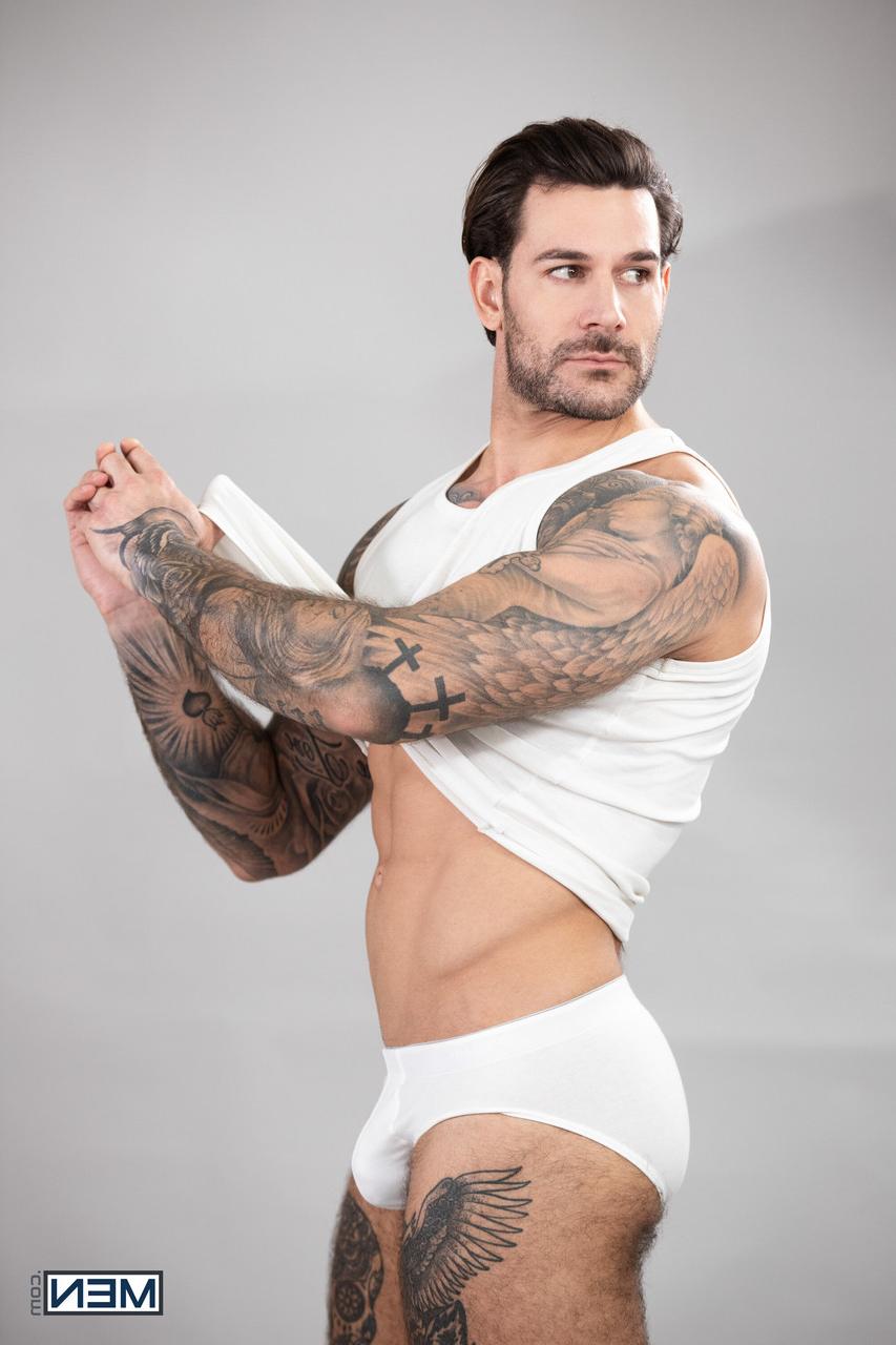 12P Men Com Dann Grey, Papi Kocic