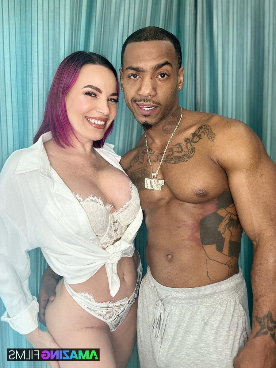 15P Dana Dearmond, eine Mädel mittleren Alters, beendet ihren Interracial-Sex mit einem Geldschuss