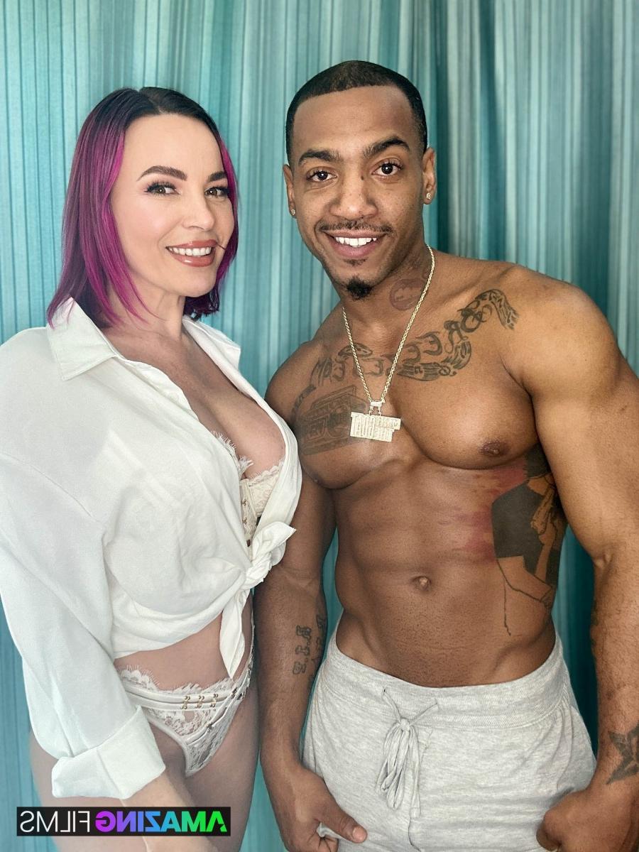 15P Dana Dearmond, eine Mädel mittleren Alters, beendet ihren Interracial-Sex mit einem Geldschuss