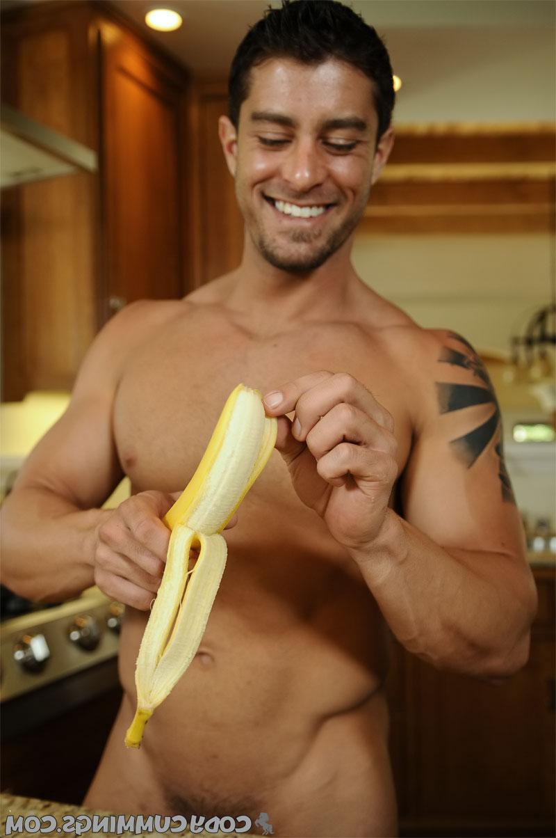 20P El gay amateur Cody Cummings muestra sus abdominales y su gran polla en un espectáculo individual