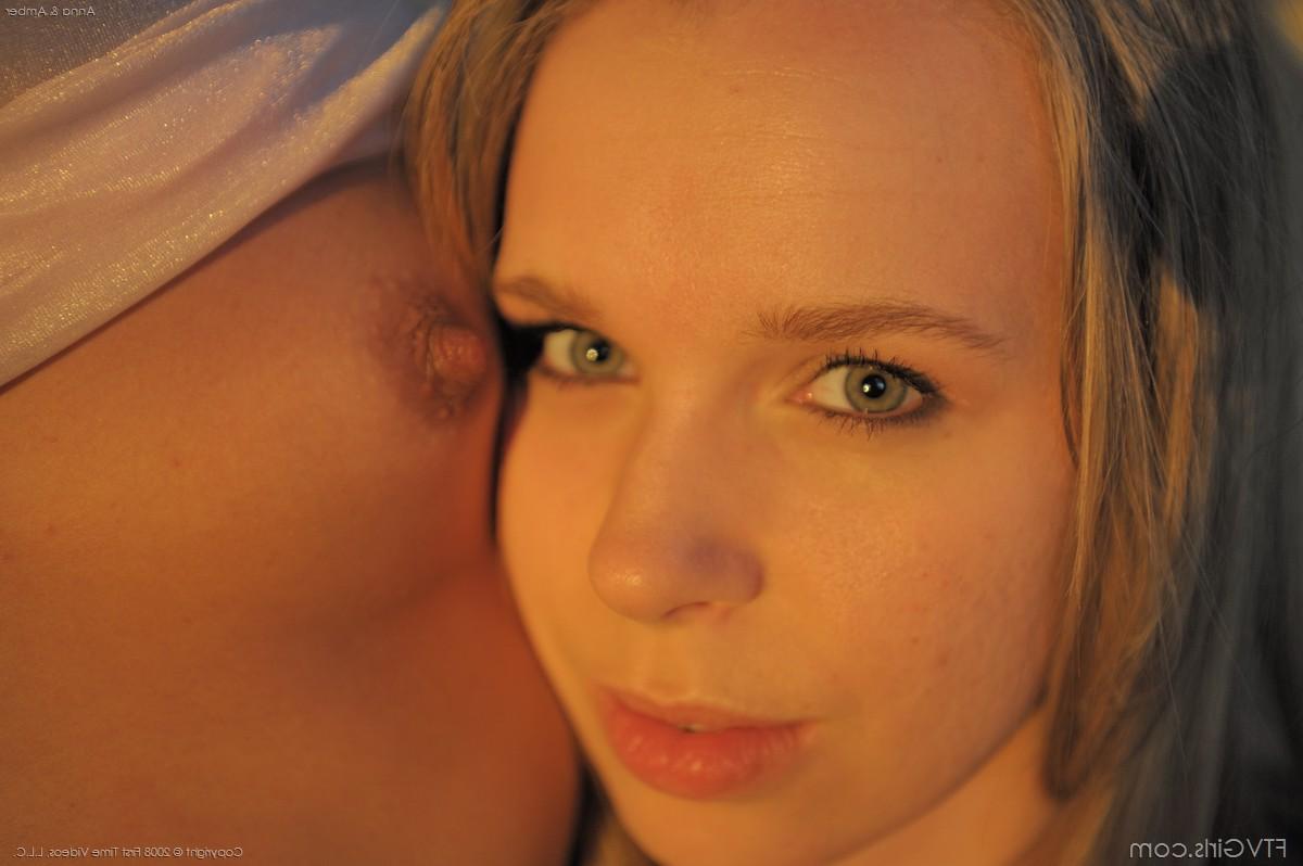 17P Amateur hotties Amber & Anna enjoy some kissing, pussy licking & hot tribbing