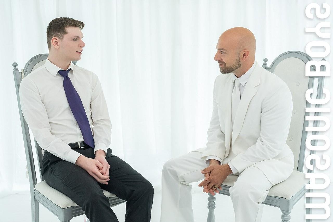20P Master Snow, gay mature, analyse un minet chaud avec un gode et suce sa grosse bite
