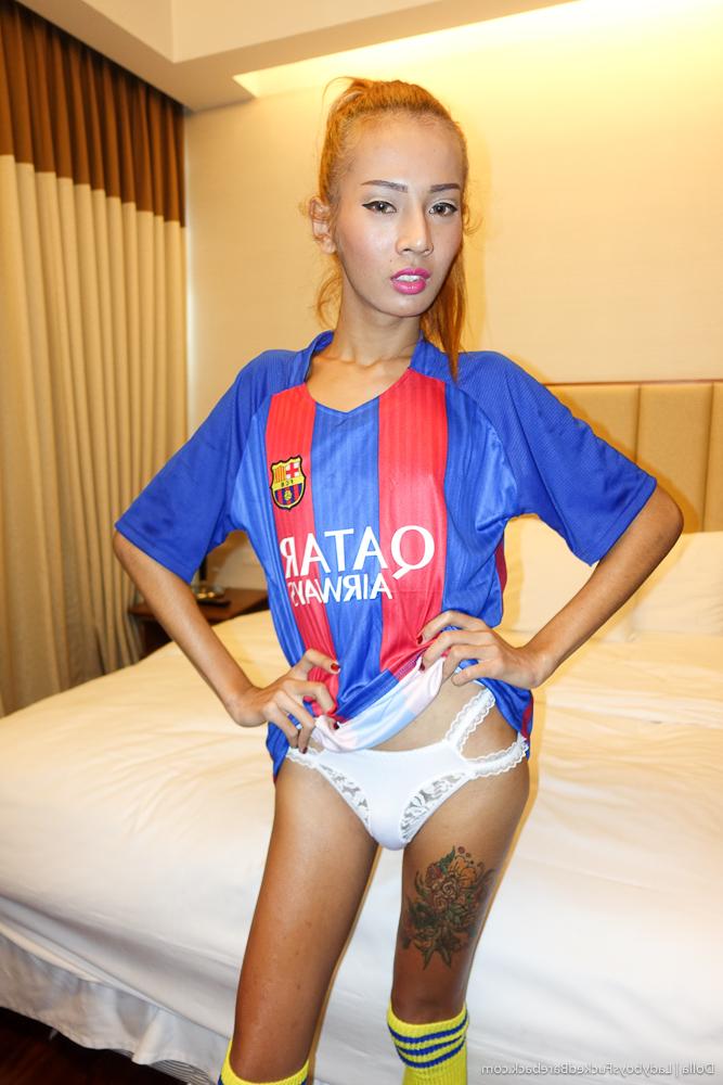 16P Ladyboys Fucked Bareback interprété par Dolla Naked Images