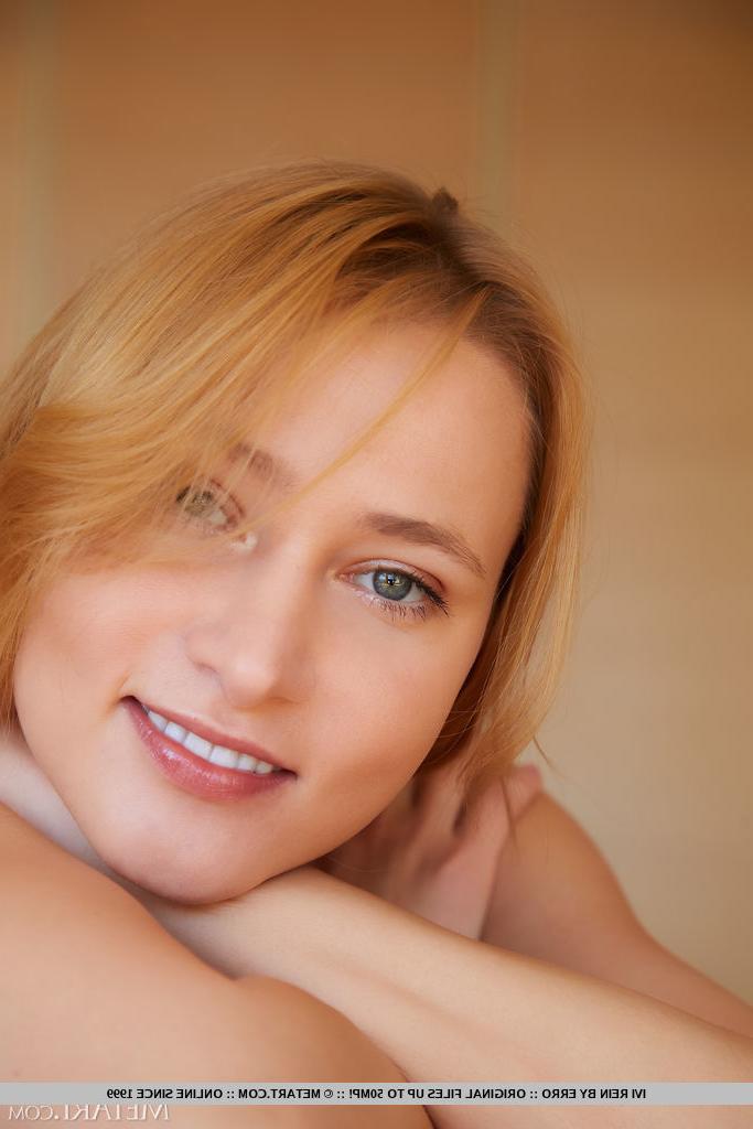 18P Beautiful teen Ivi Rein gets completely naked on her bed in a confident manner