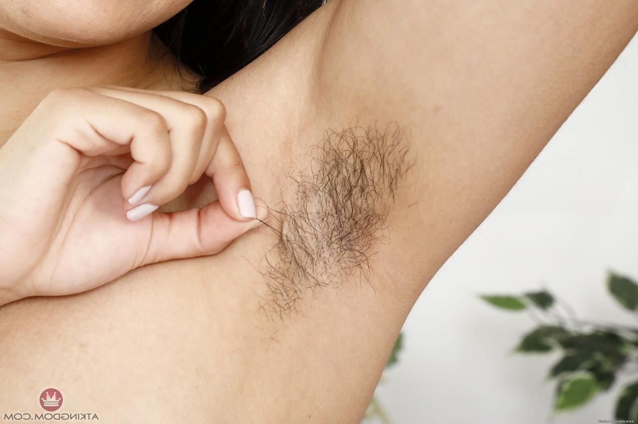 18P Latin-American solo girl Nenetl Avril exposes her hairy pits and bush