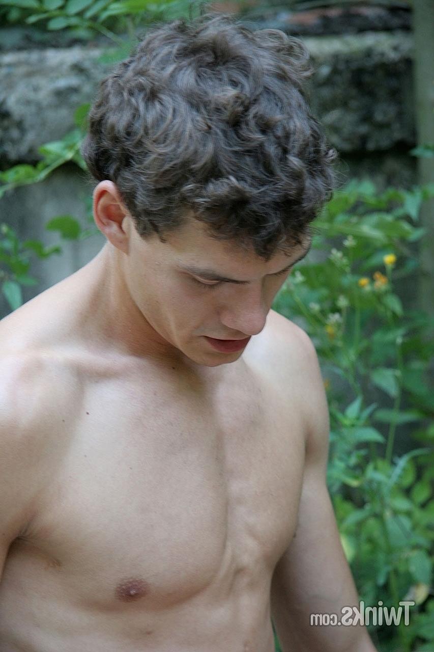 20P Twinks super sexy praticam sexo gay estilo cachorrinho ao ar livre na natureza