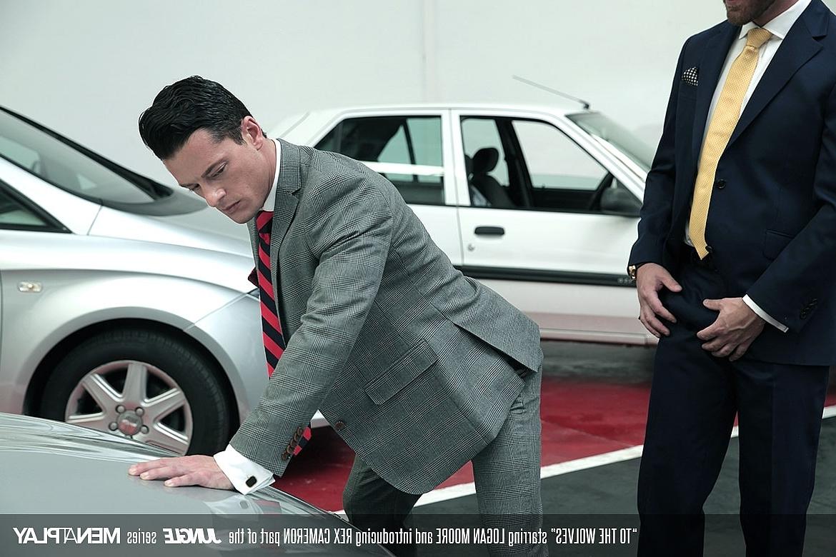 20P Gays gostosos Logan Moore e Rex Cameron batem forte no estacionamento