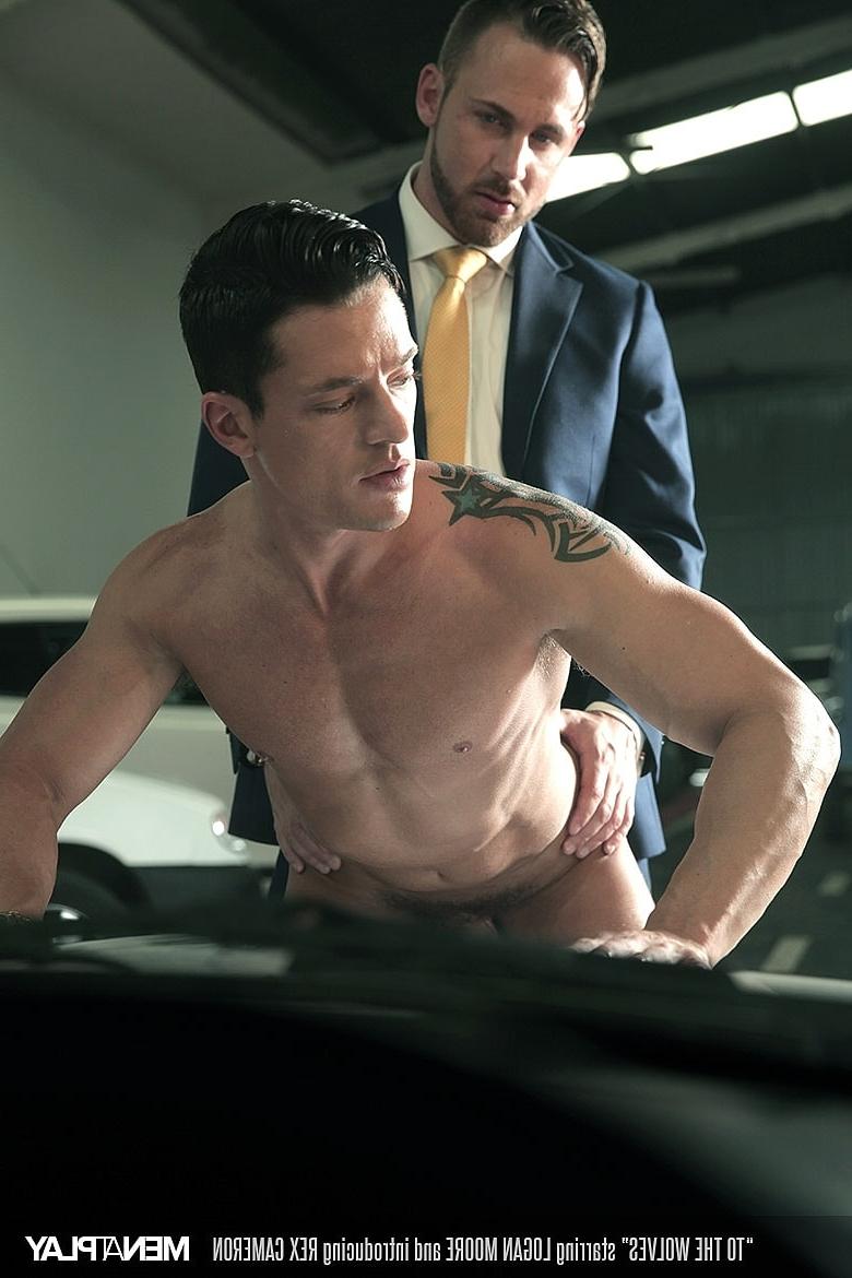 20P Gays gostosos Logan Moore e Rex Cameron batem forte no estacionamento