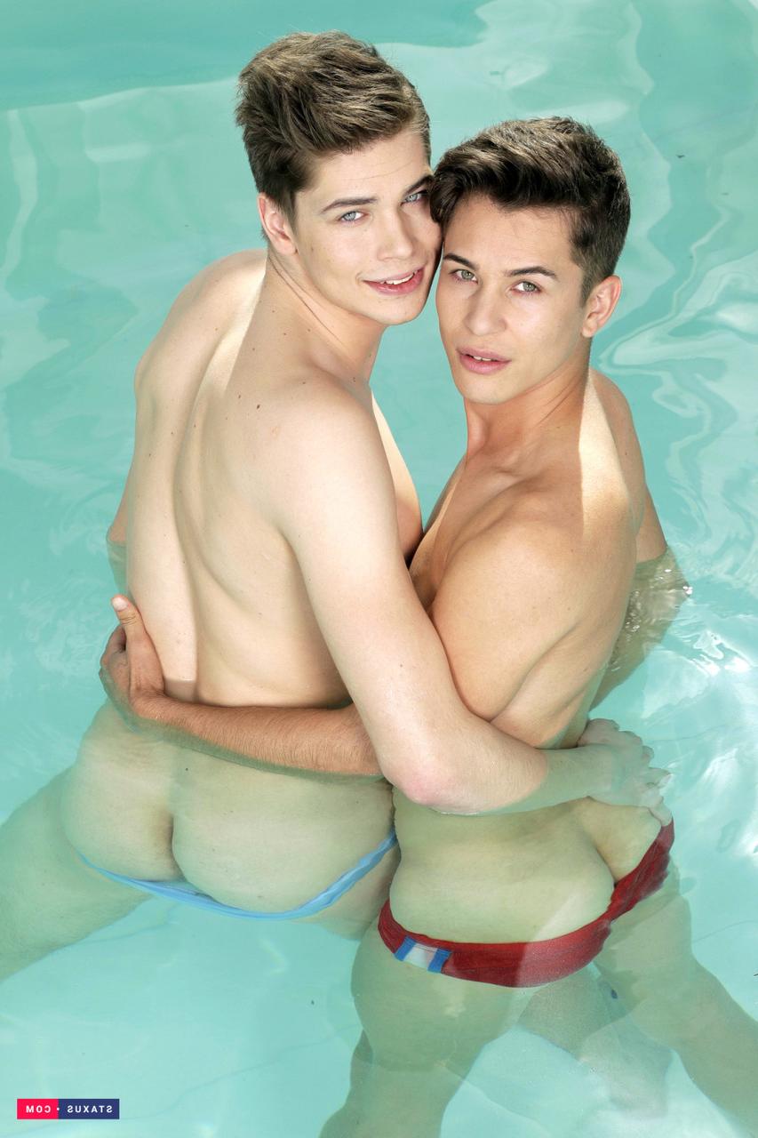 20P Twinks with natural bodies Angel Lopez & Jaro Stone fuck in bareback action