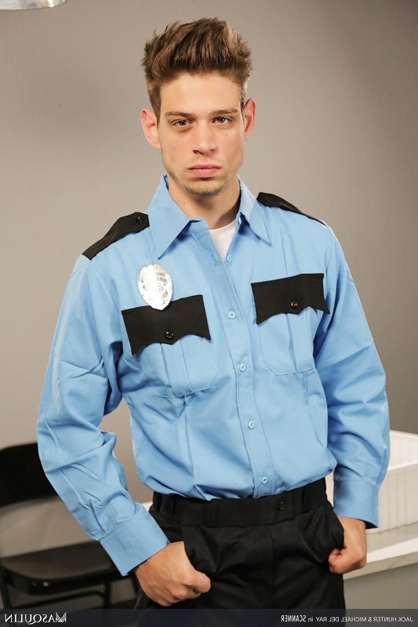 20P Hung twink Jack Hunter has hardcore anal sex with a gay security agent