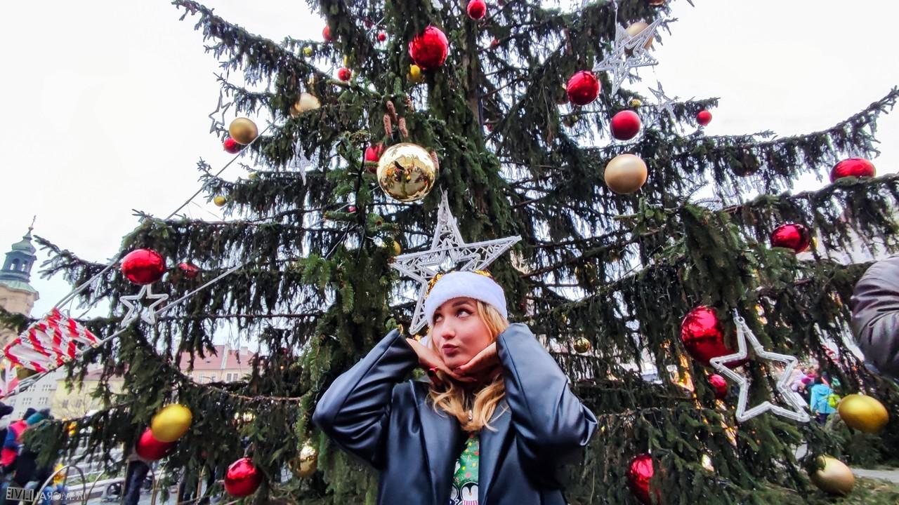 20P A adolescente safada Chloe Chevalier curtindo uma foda anal de Natal com o namorado