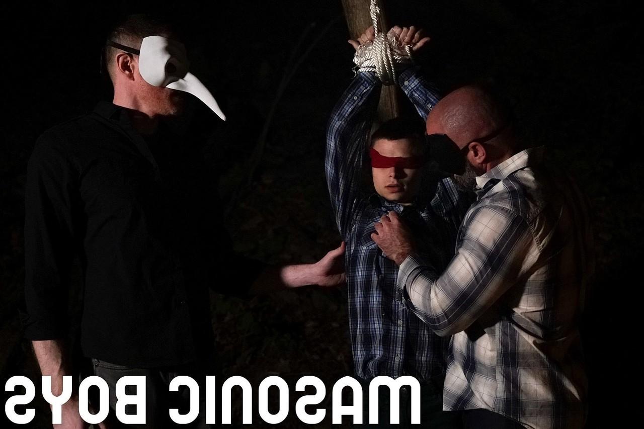 20P Связанному твинку Янгу трет его член и простату гей-мастер Камп