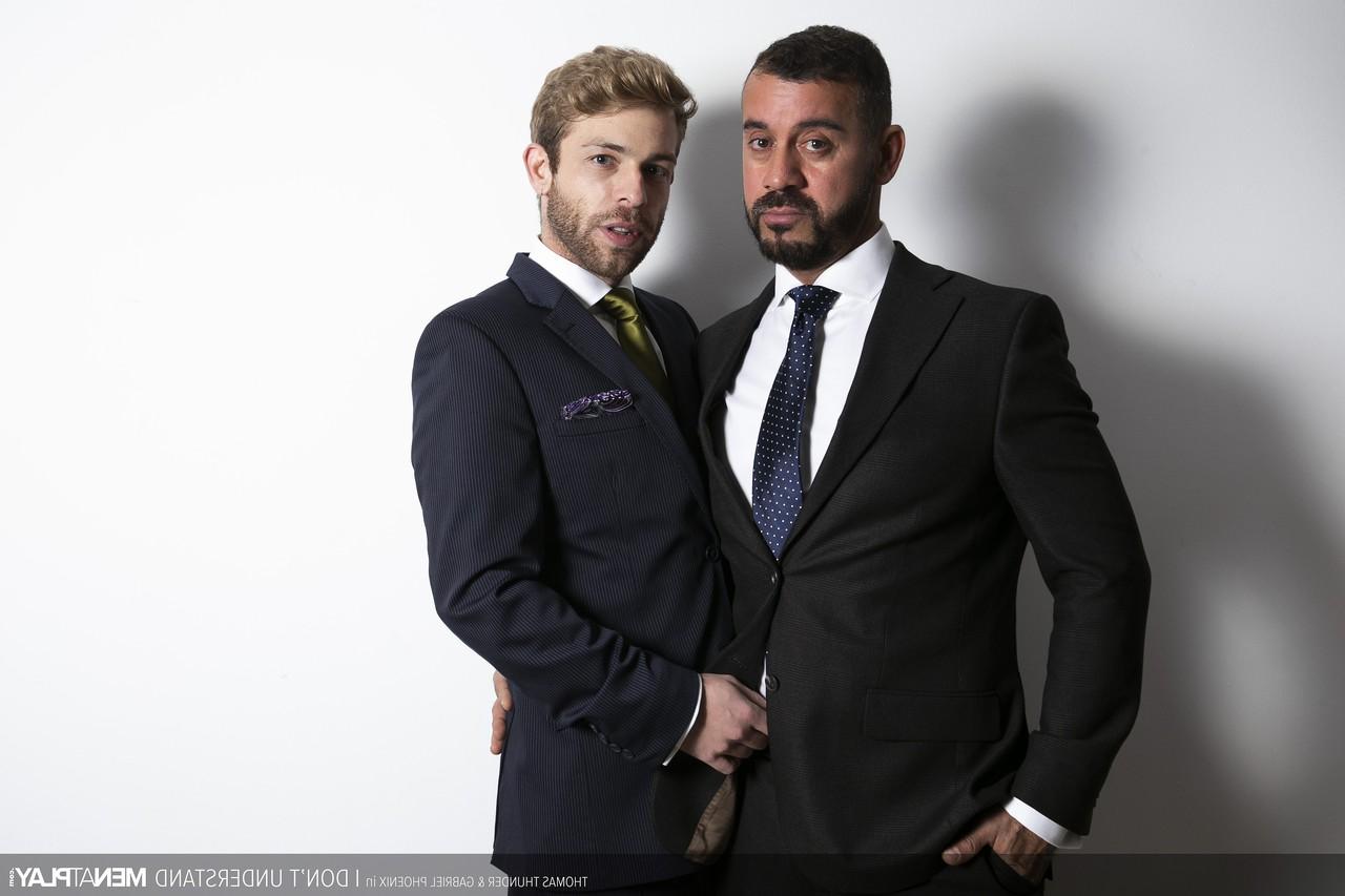 20P Os gays safados Gabriel Phoenix e Thomas Thunder batem de terno