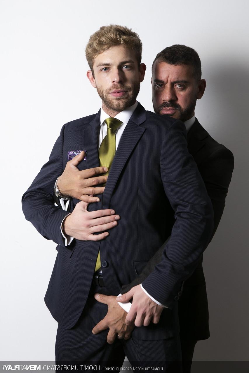 20P Os gays safados Gabriel Phoenix e Thomas Thunder batem de terno