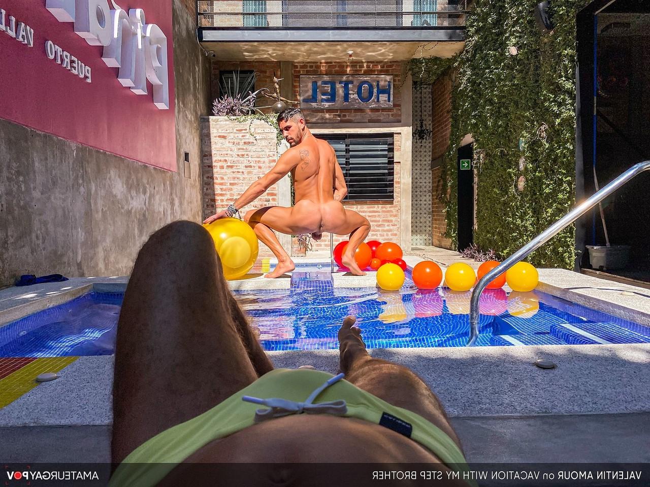 20P Lindo amador gay soprando e fodendo o pau enorme do meio-irmão no ponto de vista