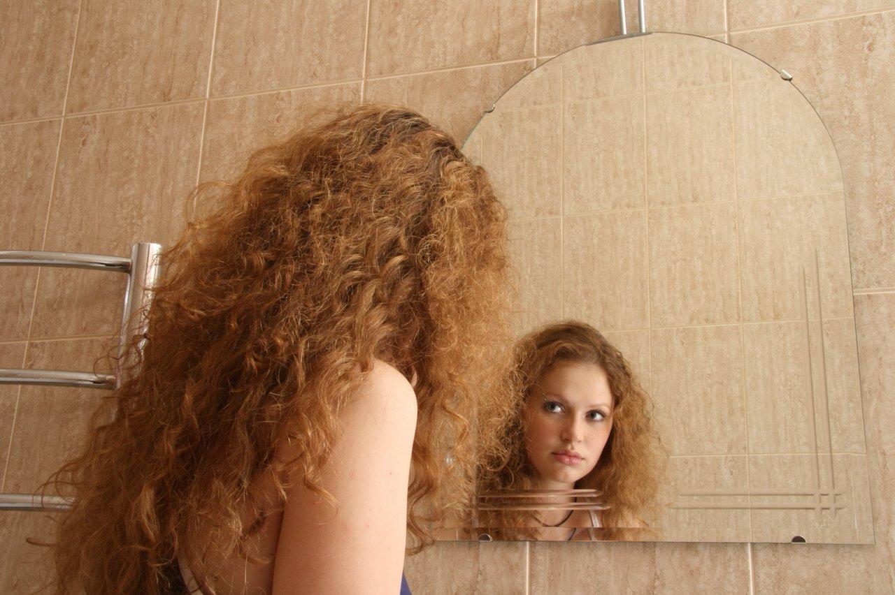 20P Cute redhead Elena D. shows off her big ass & her yummy pussy in the shower