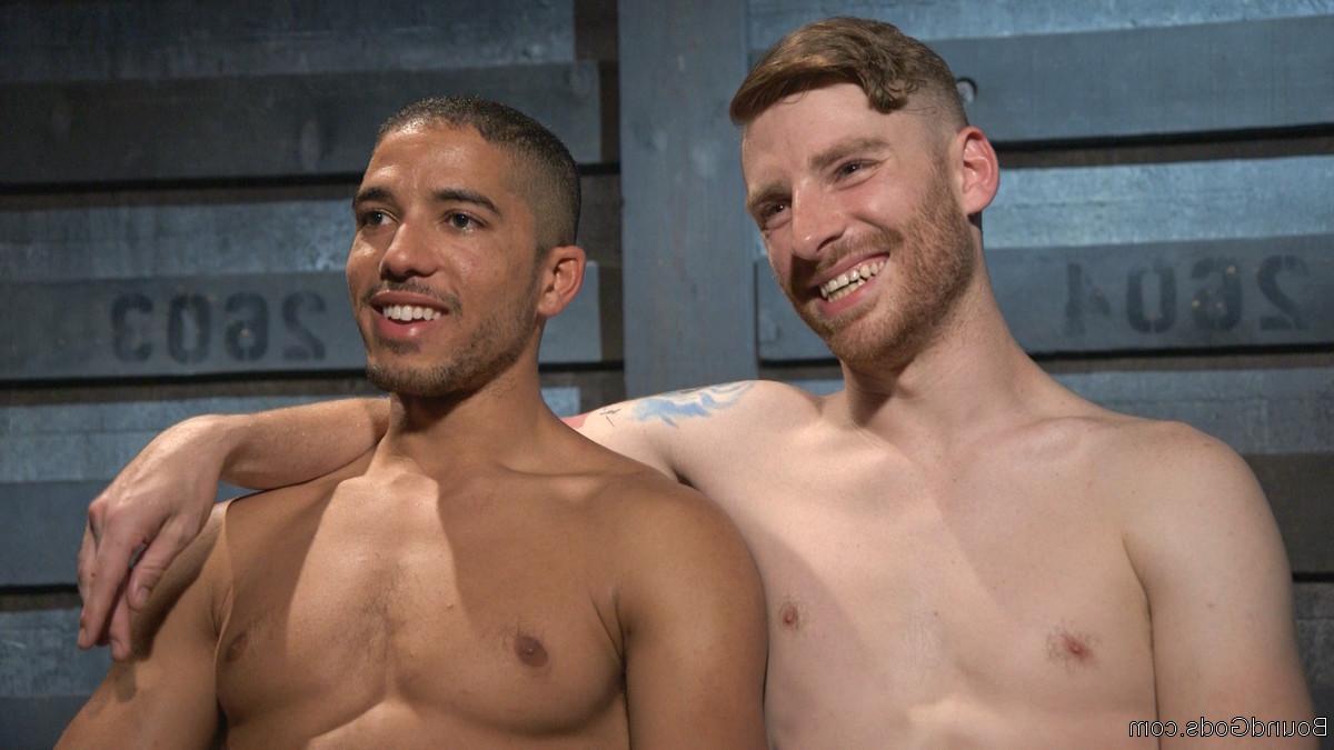 20P Der geile Domme Sebastian Keys peitscht und fickt den heiß aussehenden Sklaven Mike Maverick
