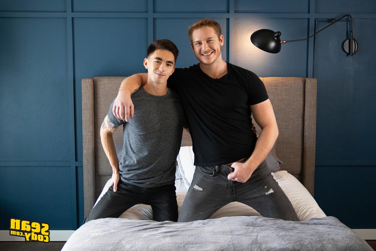 20P Amigos gays musculosos Jax e Cody Seiya batem forte em ação quente no quarto