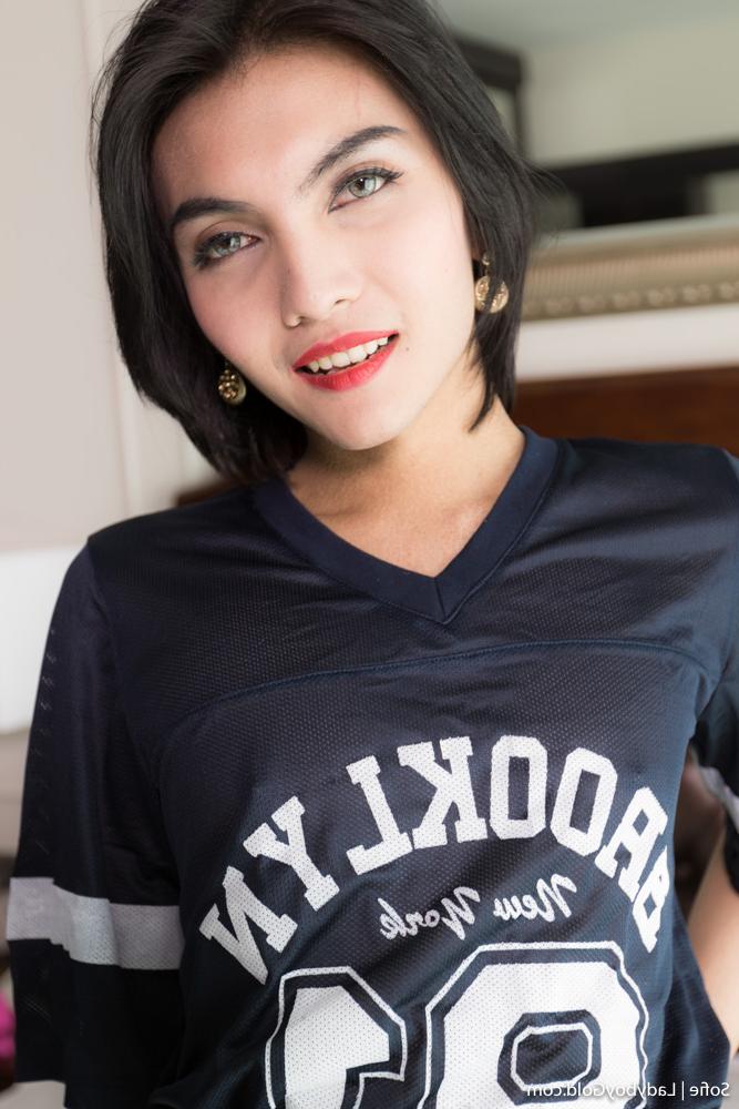 16P Ladyboy Gold interpretada por Sofie Hot Pics