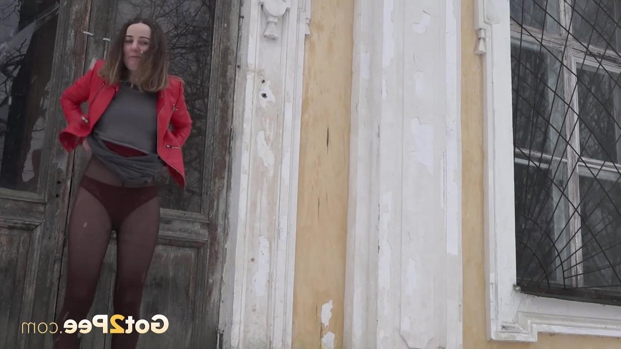 15P Katya and her girlfriend pee on the snow-covered steps of a building