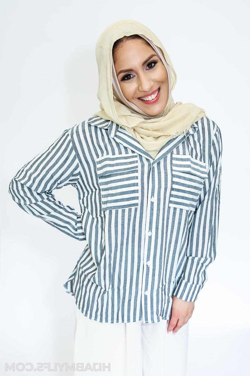 20P Hottie with a hijab Liv Revamped gets her pussy and mouth dicked