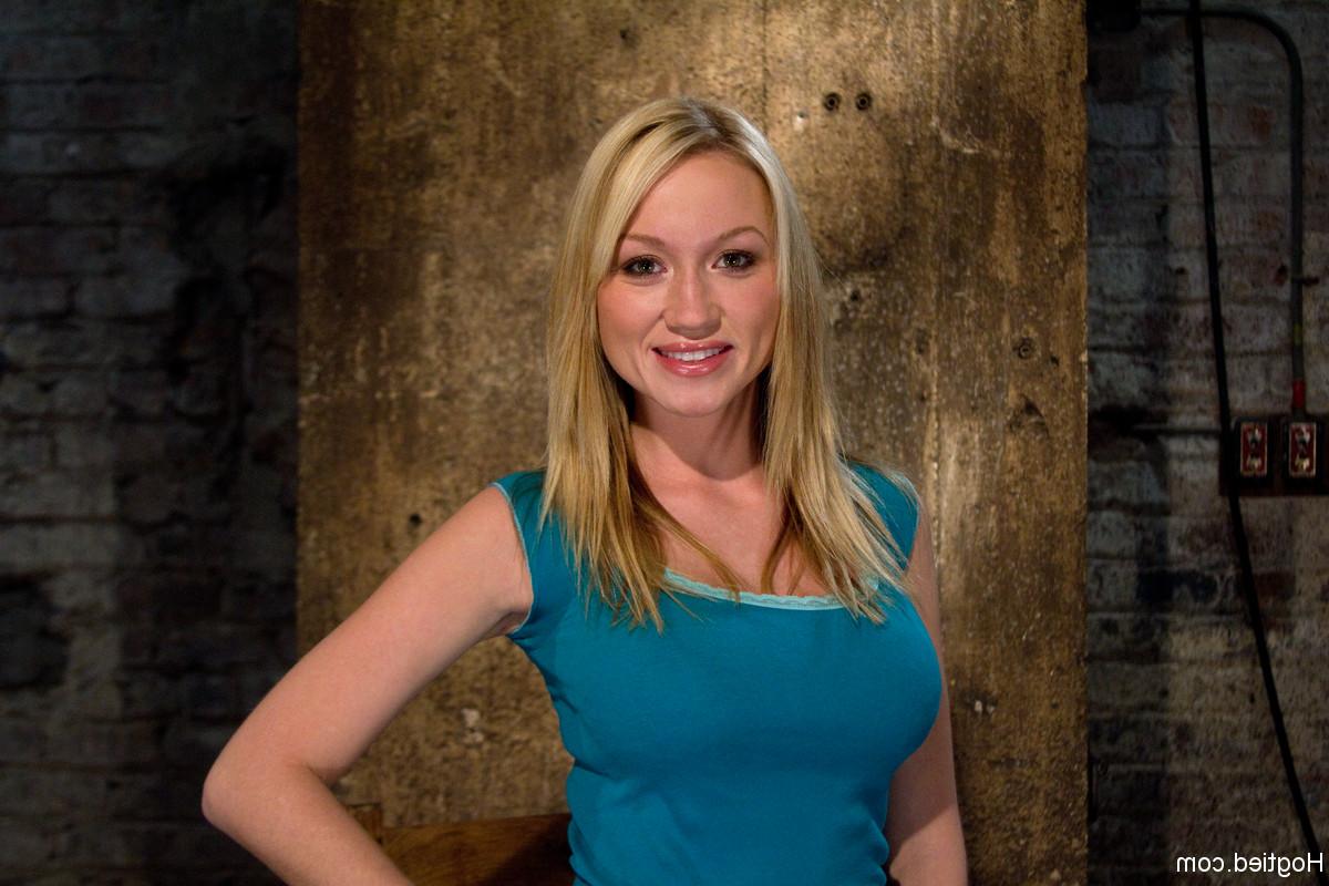 20P Rubia tetona madison scott follada con un vibrador en bondage con cuerdas