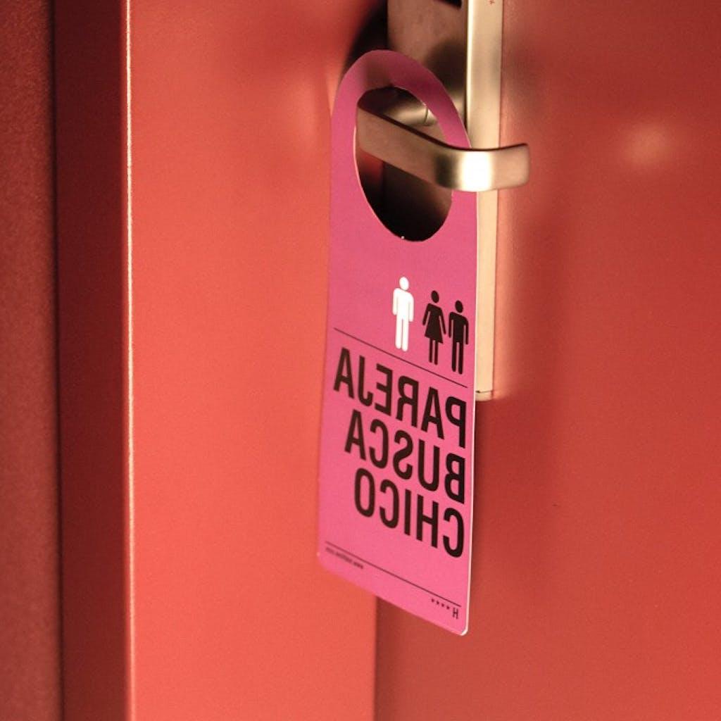 14P ヨーロッパのホットなモデルがカメラの前で男性とセックス